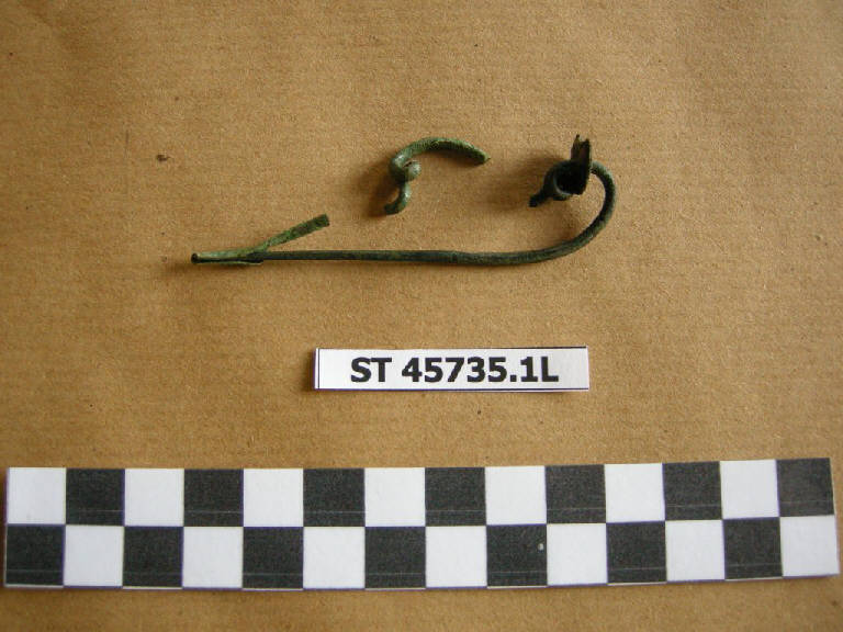 fibula ad arco serpeggiante - cultura di Golasecca (fine/inizio secc. VII/ VI a.C.)