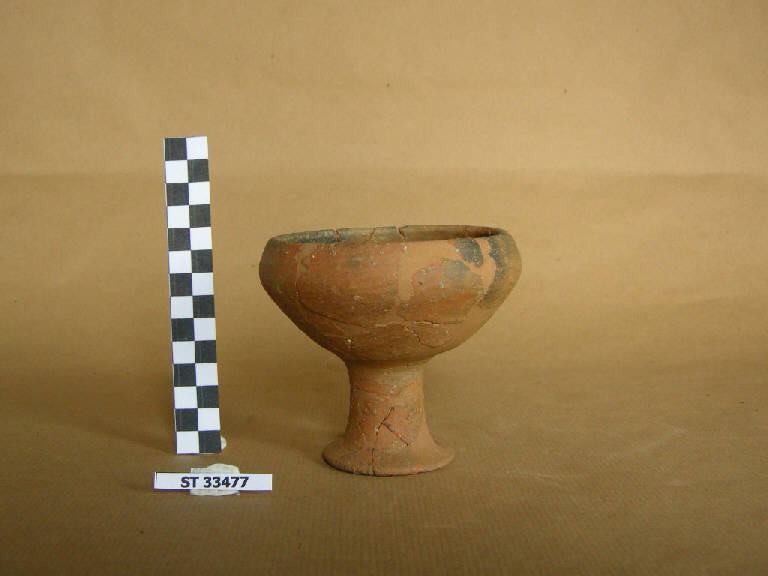 coppa su alto piede - cultura di Golasecca (fine/inizio secc. VII/ VI a.C.)