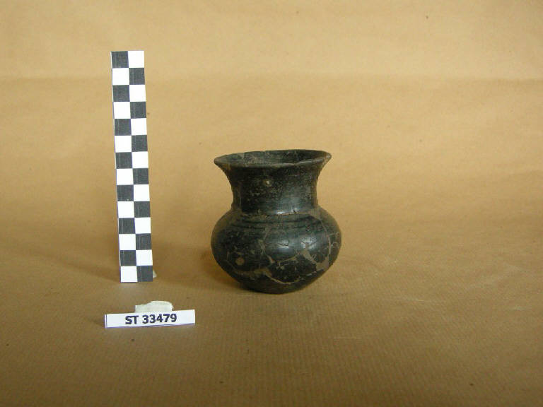bicchiere globulare - cultura di Golasecca (fine/inizio secc. VII/ VI a.C.)