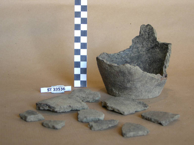 fondo piatto - cultura di Golasecca (sec. VI a.C.)