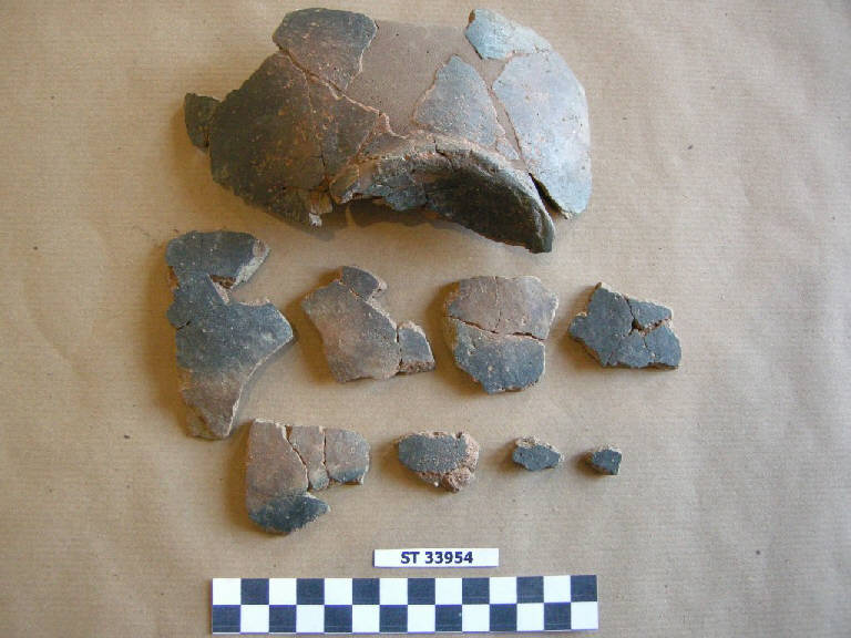 urna/ fondo concavo - cultura di Golasecca (secc. IX/ VIII a.C.)