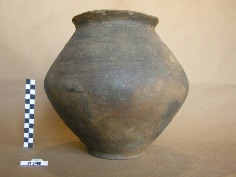 urna biconica - cultura di Golasecca (fine/inizio sec. VII a.C.)