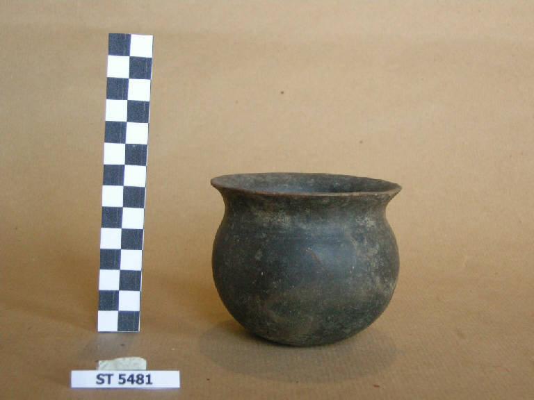 bicchiere globulare - cultura di Golasecca (fine/inizio sec. VII a.C.)