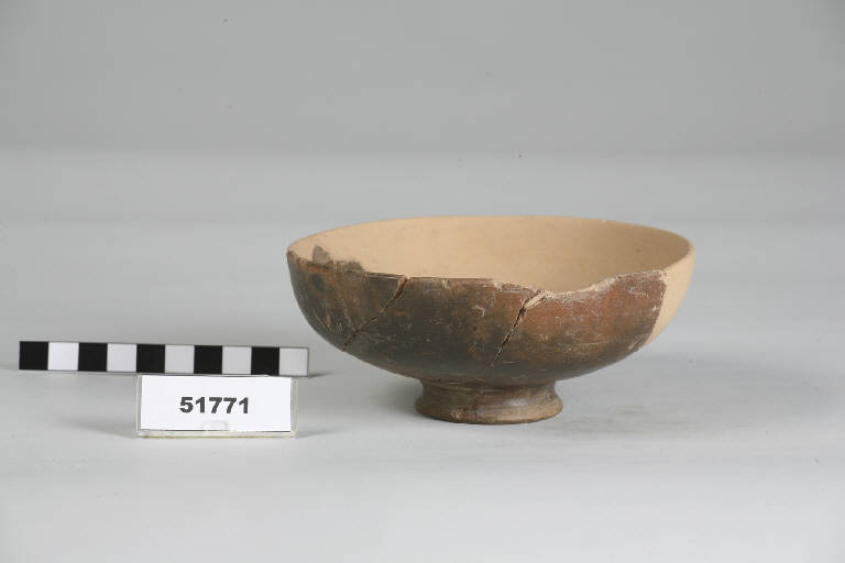 ciotola, Lamboglia 27, ceramica campana B - fase La Tène C 2- D 1 (secc. II a.C - I a.C.)
