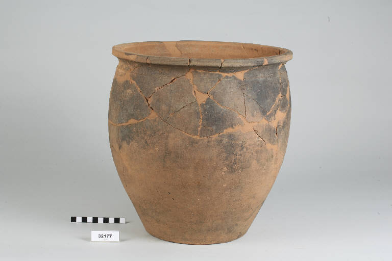 urna - periodo romano imperiale (inizio sec. III d.C.)
