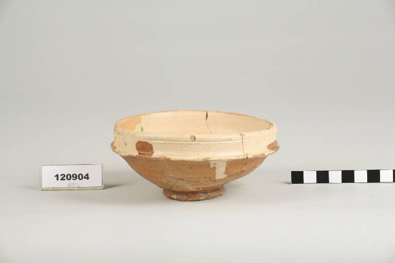 tazza carenata - età rinascimentale (seconda metà sec. XV d.C.)