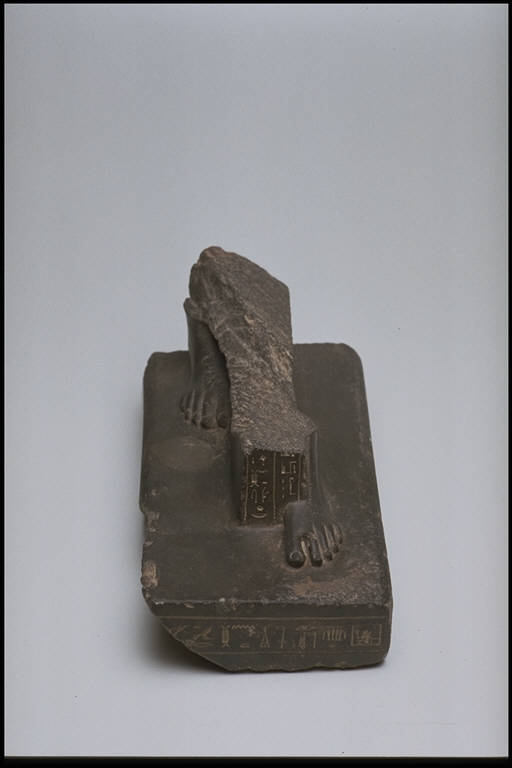 Parte inferiore di naoforo (STATUA (ELEMENTO DI)) - produzione egizia (sec. IV a.C.)