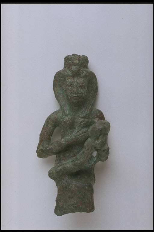 Iside con Horus bambino (STATUETTA VOTIVA) - produzione egizia (secc. I a.C./ IV d.C.)