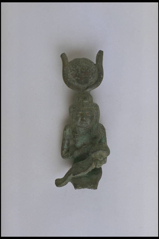 Iside con Horus bambino (STATUETTA VOTIVA) - produzione egizia (secc. I a.C./ IV d.C.)