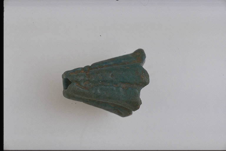 Fiore (PENDENTE) - produzione egizia (secc. XXII/ XI a.C.)
