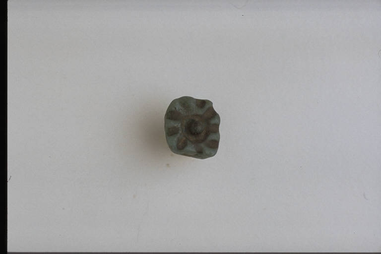 Fiore (PERLA) - produzione egizia (secc. XXII/ XI a.C.)