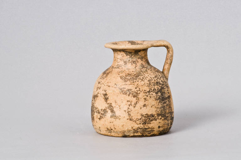 oinochoe, Tipo Morel 5282a1 (fine/inizio secc. IV/III a.C.)