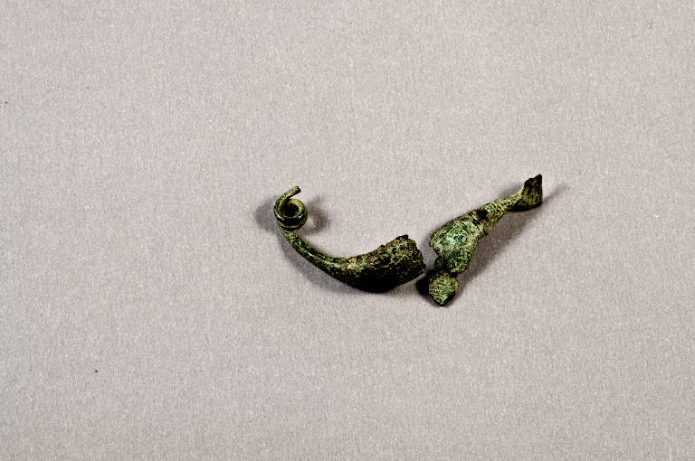 fibula, a navicella (sec. VII a.C.)