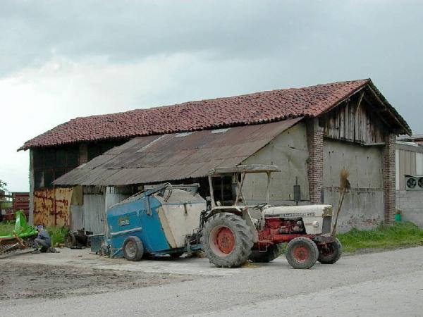 Portico nord della corte delle baste della Cascina Nesporedo