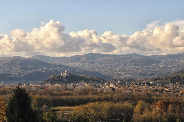 Borgo di Angera