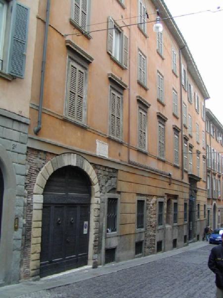 Edificio Via San Giacomo 4