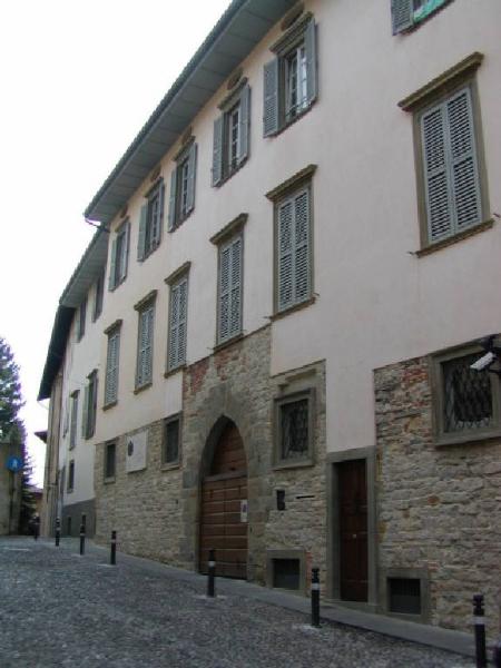 Palazzo Via S. Salvatore 8