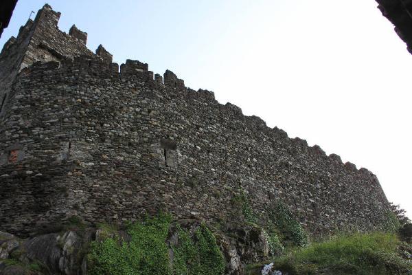 Cinta muraria del Castello di Corenno Plinio