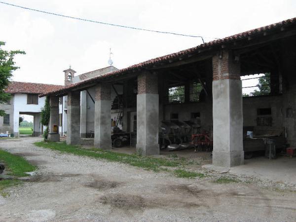 Stalla grande con portico della Cascina Griona