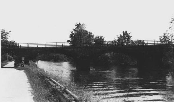 Ponte ferroviario sul Naviglio Grande