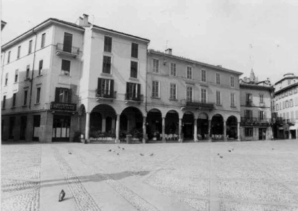 Casa con portico Piazza Duomo