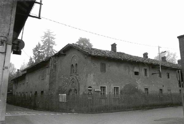 Cascina con scuderia presso Villa Perego