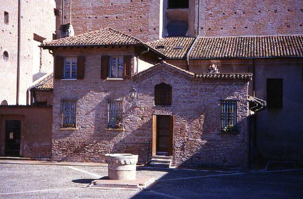 Casa Piazza Leon Battista Alberti 5