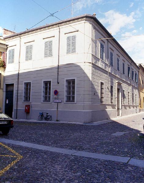 Casa Via Ippolito Nievo 13