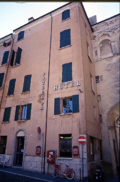 Casa Piazza Sordello 52