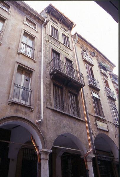 Casa Corso Umberto I 93