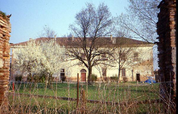 Corte Olmo Longo con Oratorio