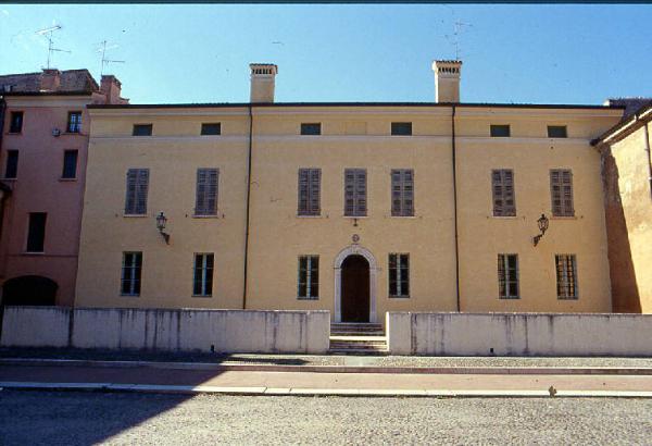 Casa Piazza Leon Battista Alberti 15