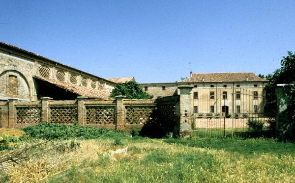 Muro di recinzione della Corte Cortesa Nuova