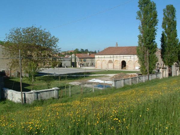 Muro di recinzione della Corte Rangone