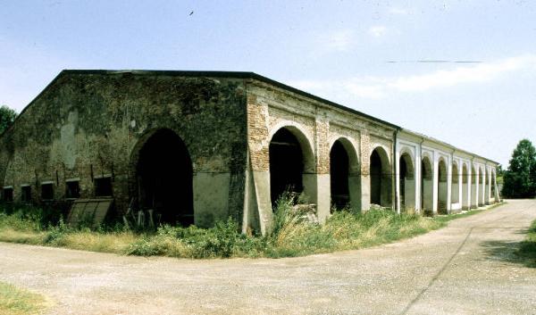 Stalla di corte Chiaviche Collini