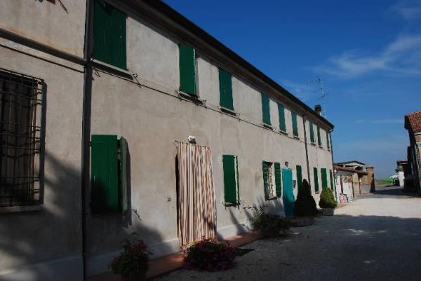 Casa dei salariati della corte in via Campione