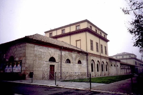 Corpo sud della facciata della Caserma di Cavalleria (ex)