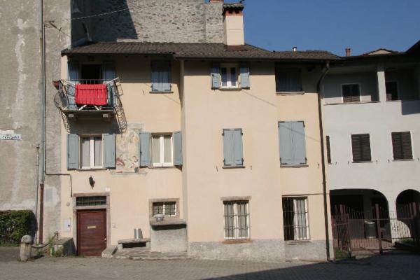 Casa Piazza Peregalli 2