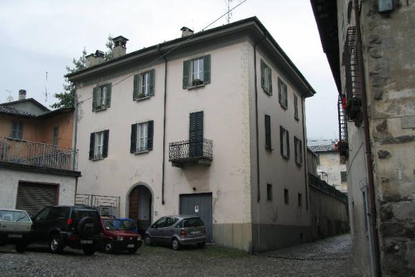 Casa Basci Piazza Quadrio 14