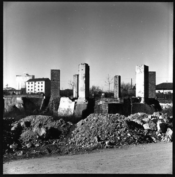 Milano - zona centro direzionale - edifici - macerie