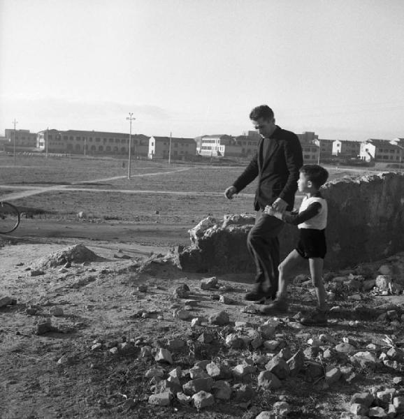 Italia del Sud. Sardegna - Carbonia - padre e figlio