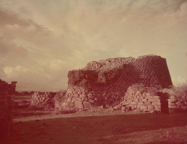 Italia del Sud. Sardegna - nuraghe Losa