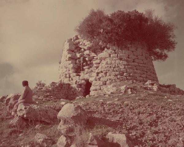 Italia del Sud. Sardegna - nuraghe