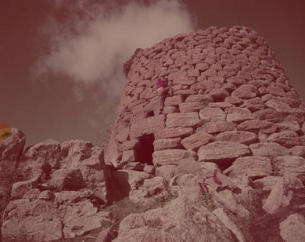 Italia del Sud. Sardegna - nuraghe