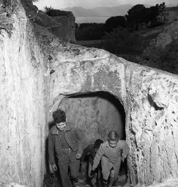 Italia del Sud. Sardegna - Cagliari - anfiteatro romano - bambini