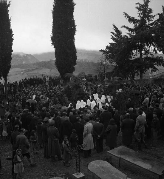 Italia del Sud. Sardegna - Aritzo - funerale - cimitero