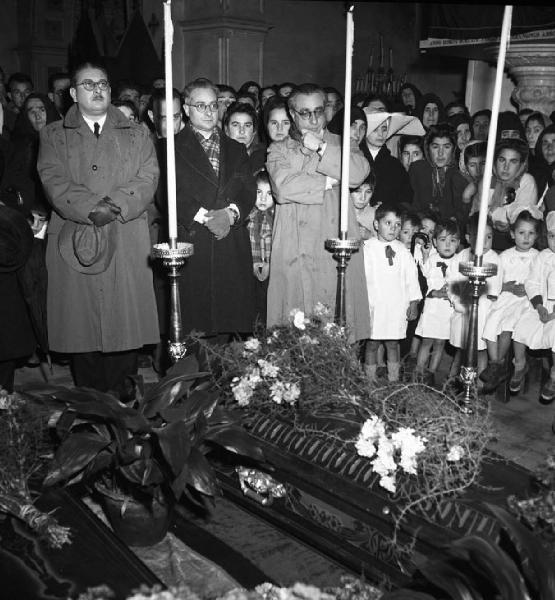 Italia del Sud. Sardegna - Aritzo - funerale - bare