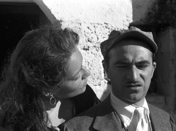 Matera. L'attrice Kerima e Alberto Lattuada sul set del film "La lupa" di Alberto Lattuada