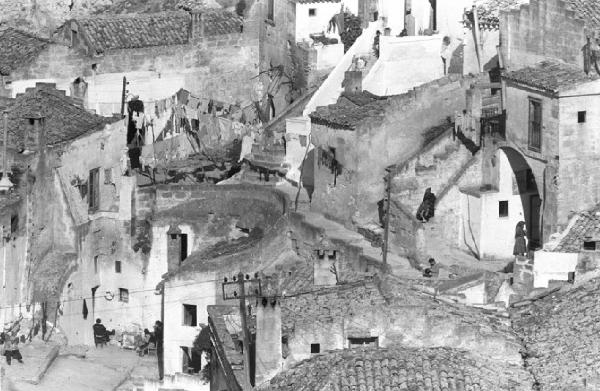 Matera. Sopralluoghi per il film "La Lupa". Veduta della città