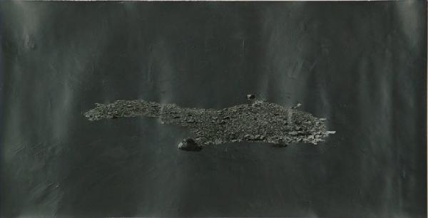 Terra - Rocce - Intervento in acrilico nero